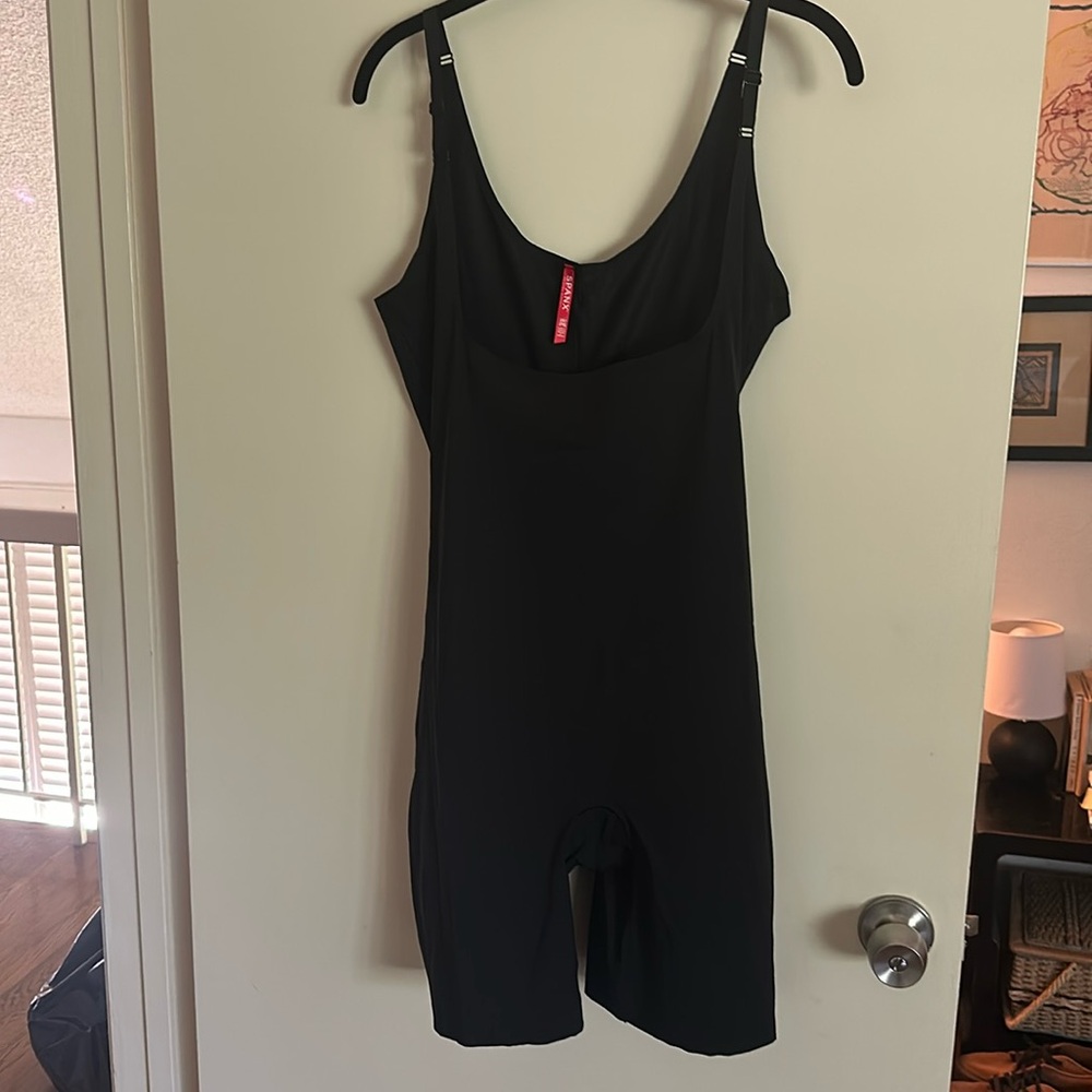 SPANXsculpt Seamless Power
Open-Bust Mid-Thigh Bodysuit 2X black